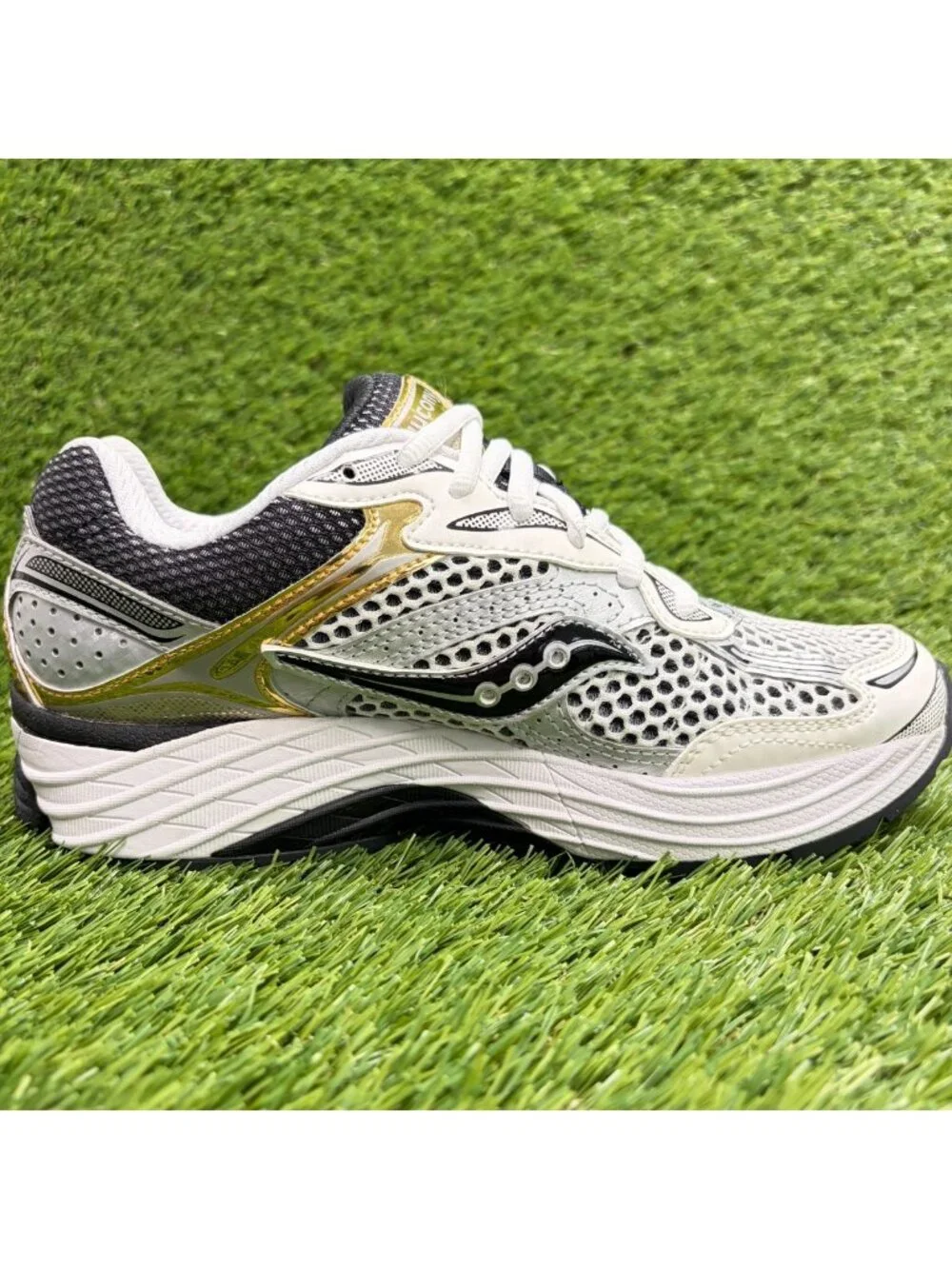 Saucony ProGrid Omni 9 Mens Size 5 Silver Gold Athletic Running Shoes Sneakers